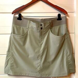 Title Nine Recycled Clamber 2.0
Hiking Skort Timber Wolf Tan
Size 14.